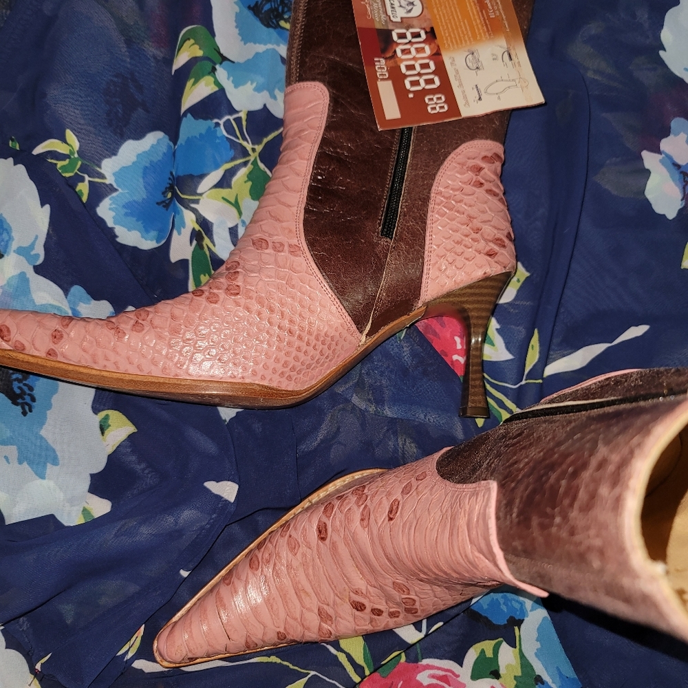 Women's cowgirl heel boots